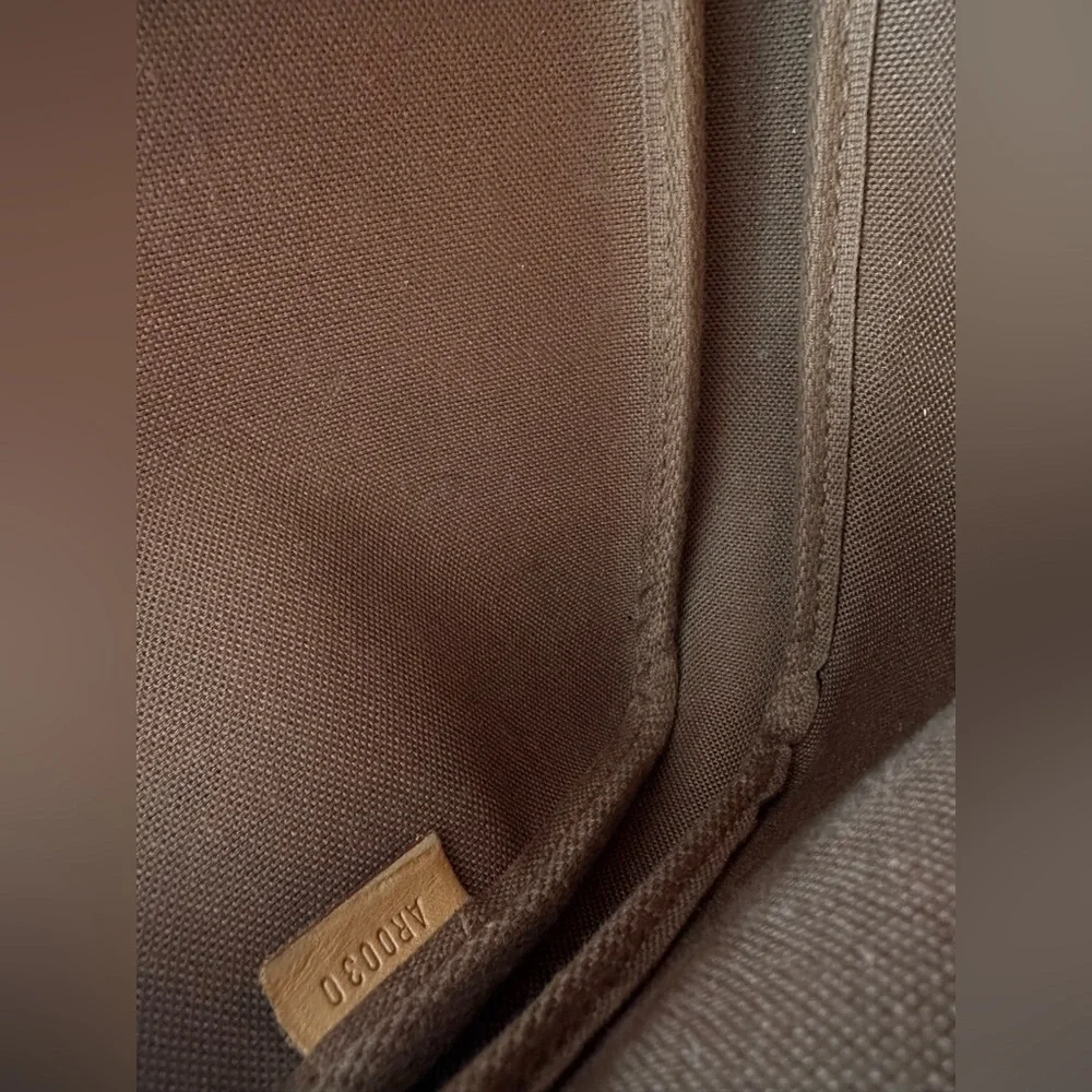 Louis Vuitton Monogram Canvas pochette Shoulder Bag